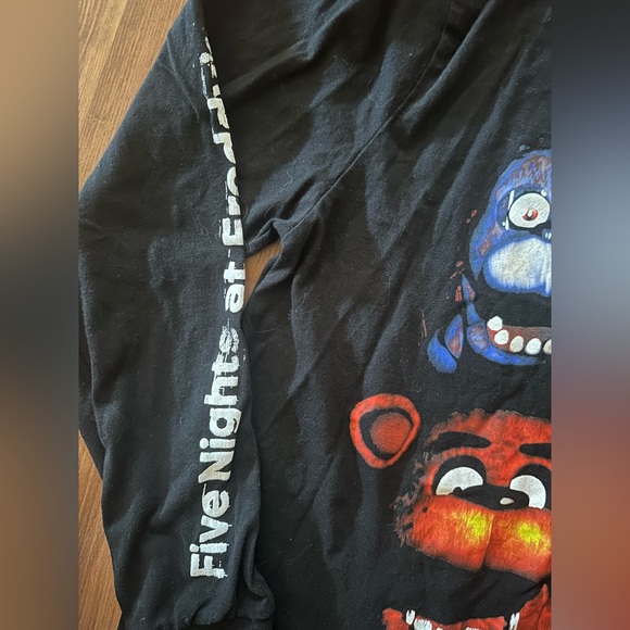 Five nights at Freddy’s long sleeve T-shirt, size medium FNAF 🐻 - Picture 6 of 7
